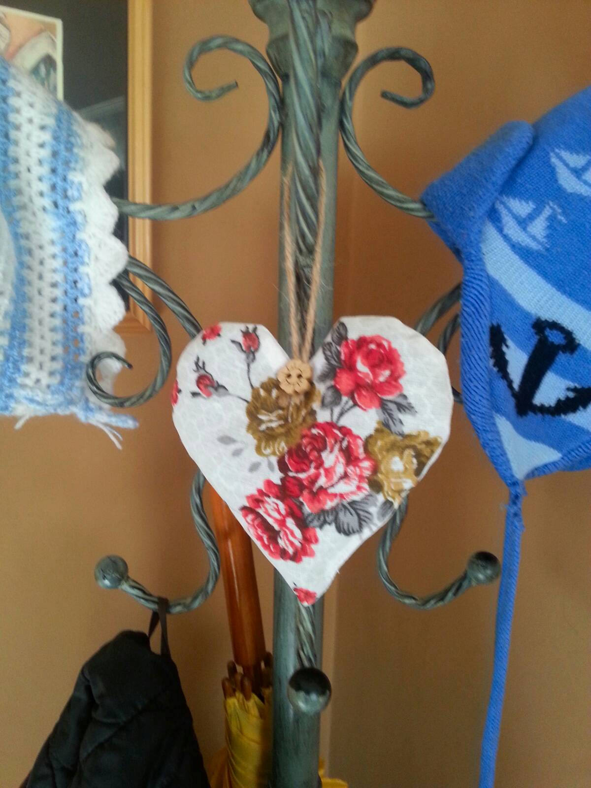Săculeț parfumat cu lavandă și model floral roșu