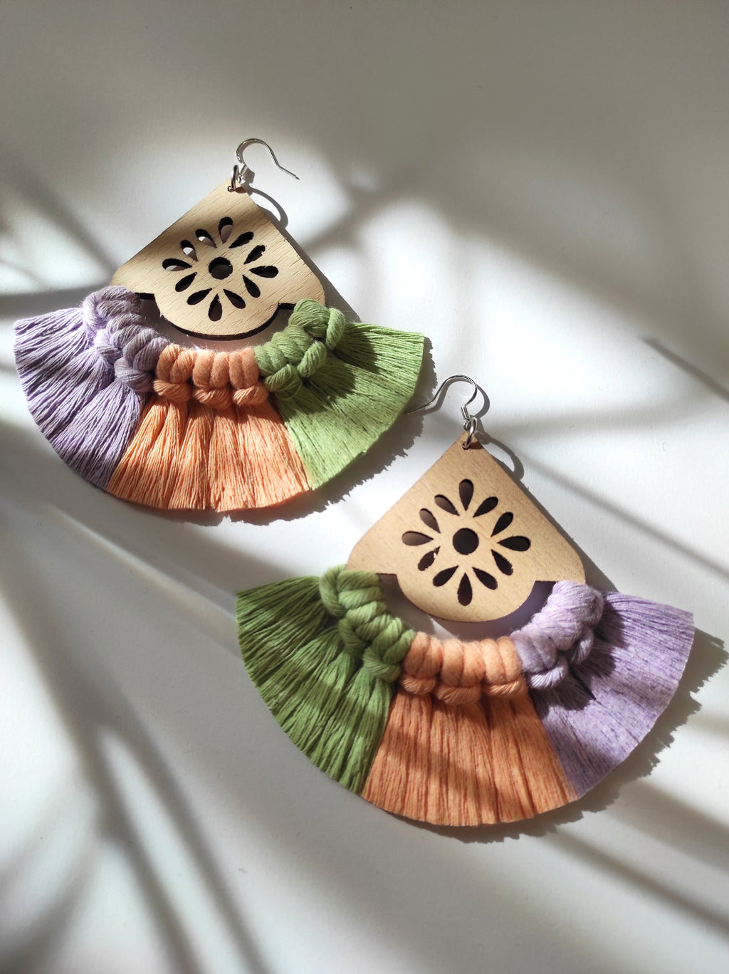 Cercei boho pastel în formă de lacrimă
